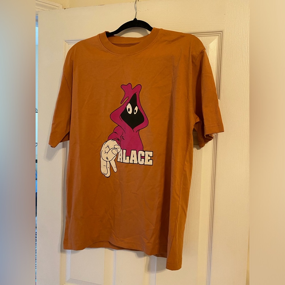 Palace T shirt. Size L. NWOT